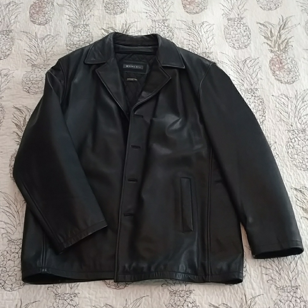 Men's black leather coat size Large.